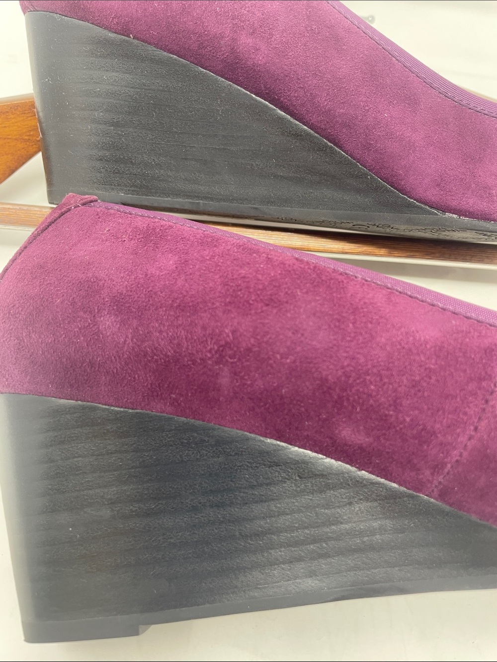 Vionic Plum Suede-Like Wedged Heel Pump Size 10 Excellent Condition - Picture 10 of 15